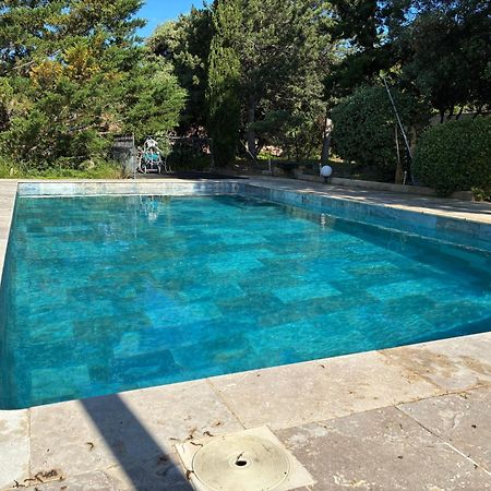 Gîte 2 chambres avec piscine Sernhac Extérieur photo