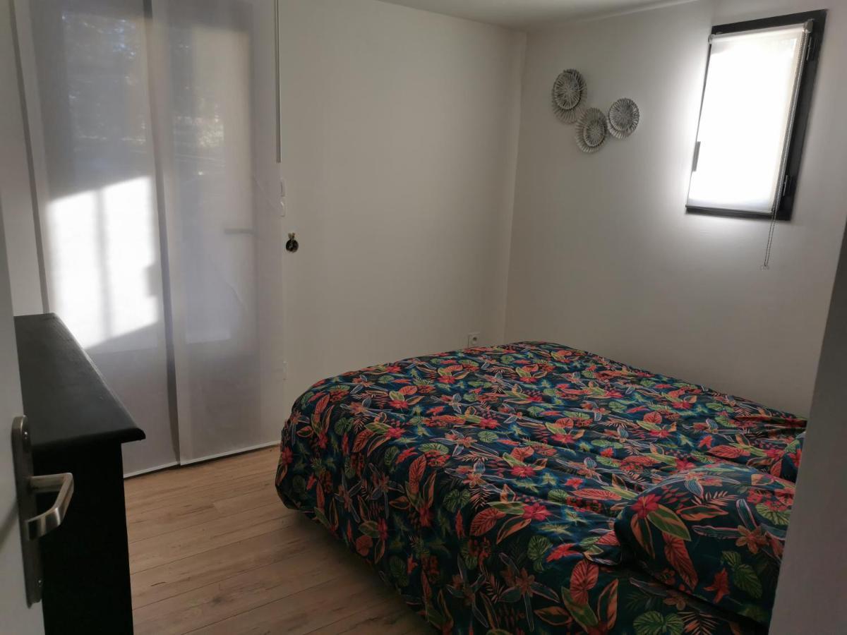 Gîte 2 chambres avec piscine Sernhac Extérieur photo