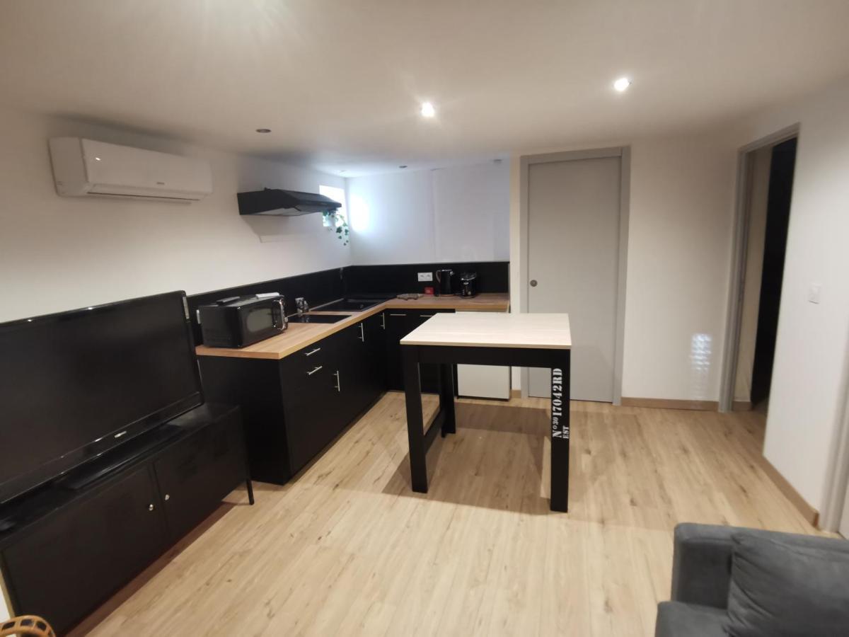 Gîte 2 chambres avec piscine Sernhac Extérieur photo