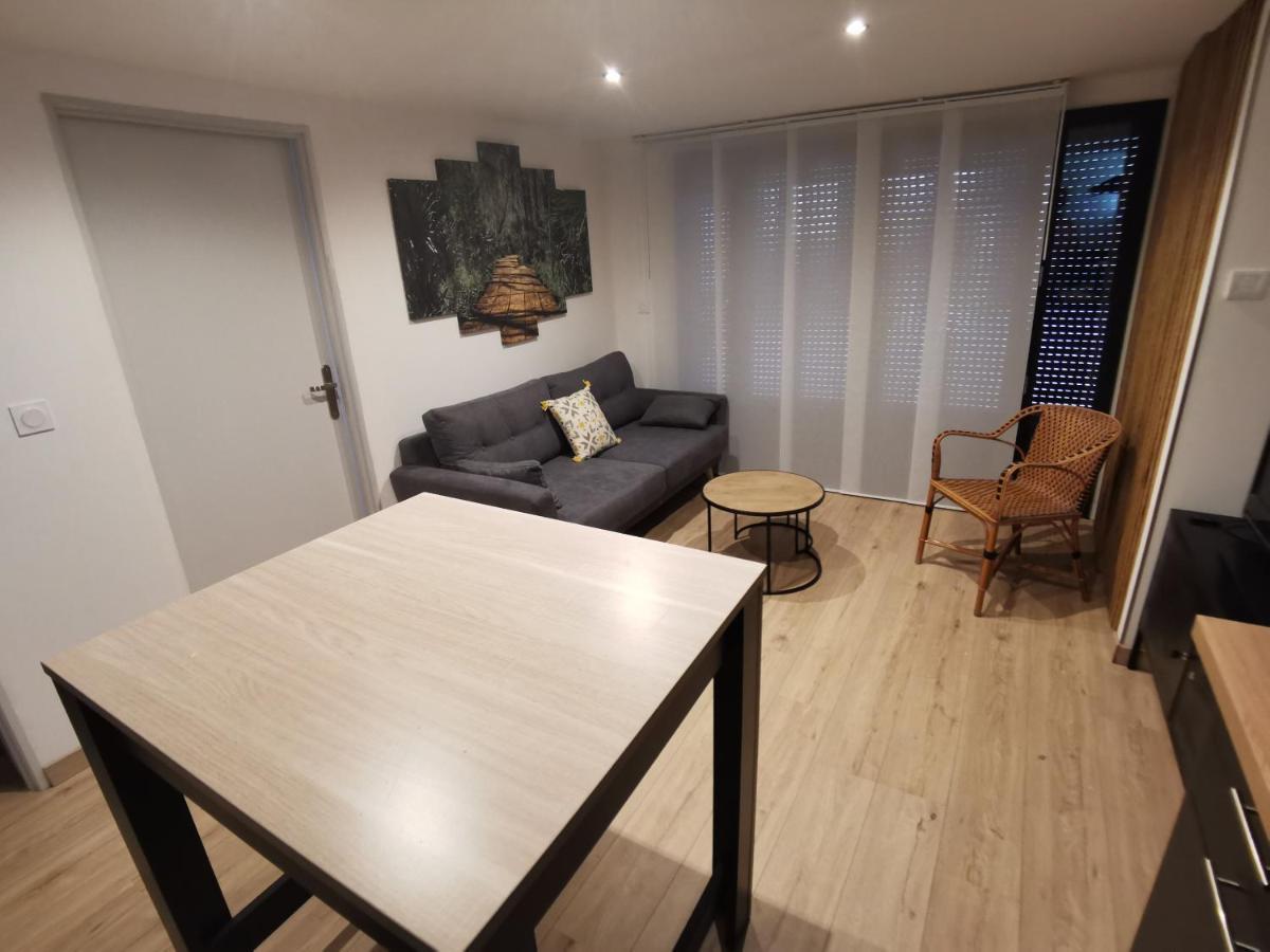 Gîte 2 chambres avec piscine Sernhac Extérieur photo